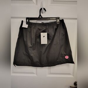 Nike standard Fit skirt size L